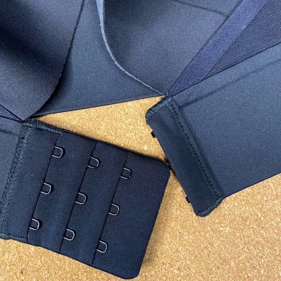 BROOKS Black Drive Interlace Run Sport Bra High
Impact Size 34C/D - Picture 10 of 15